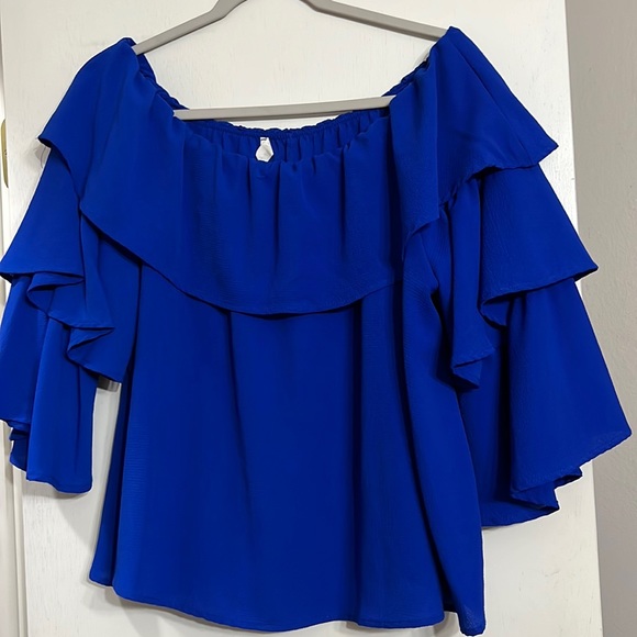 Vine & Love Tops - Off the shoulder royal blue top